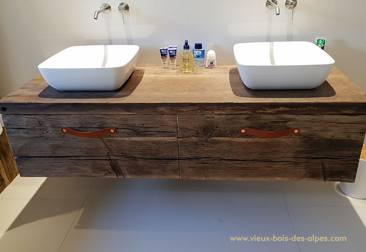 Mobilier de salle de bain en vieux chêne. placard avec vasque design original. tirroir en vieux bois 