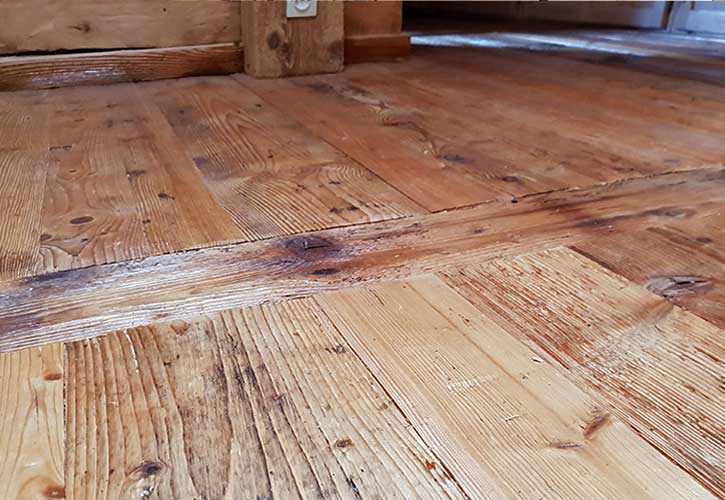 Exemple de plancher vieux bois épaisseur 23 mm raboté Exemple de plancher épaisseur 23 mm raboté sur 2 faces patine garantie comme du vieux bois